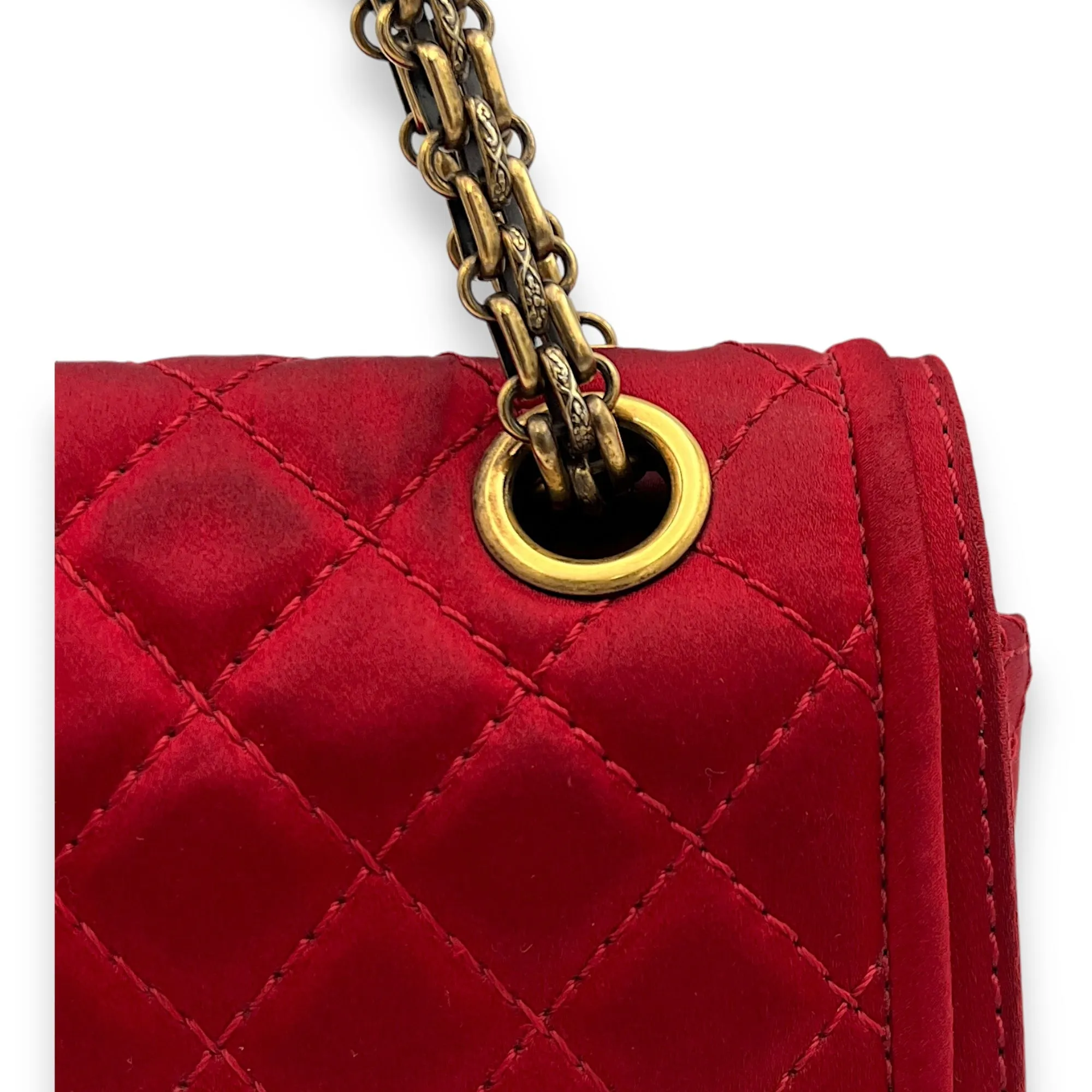 2.55 Reissue 225 Red Shoulder Bag in Satin, Gold hardware