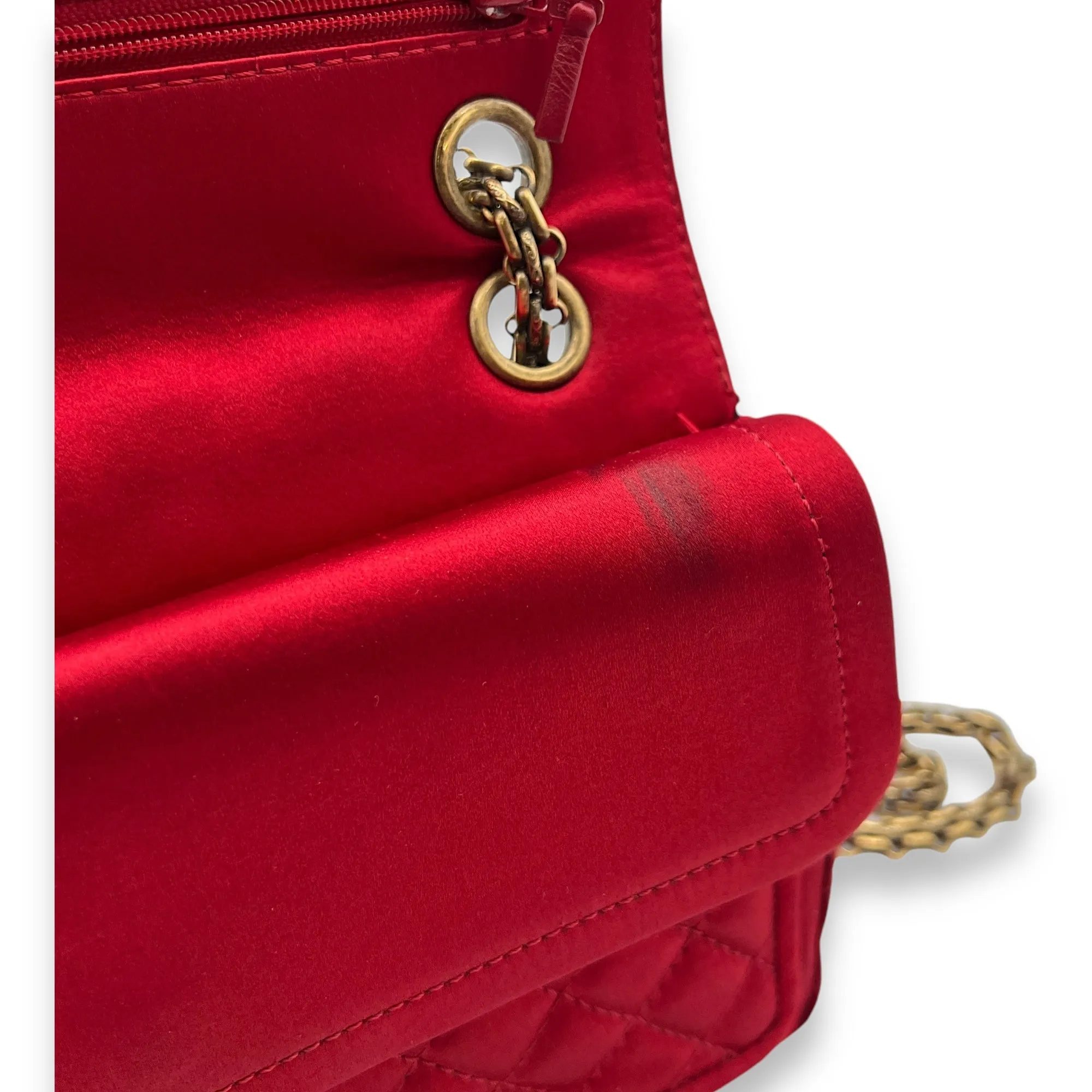 2.55 Reissue 225 Red Shoulder Bag in Satin, Gold hardware