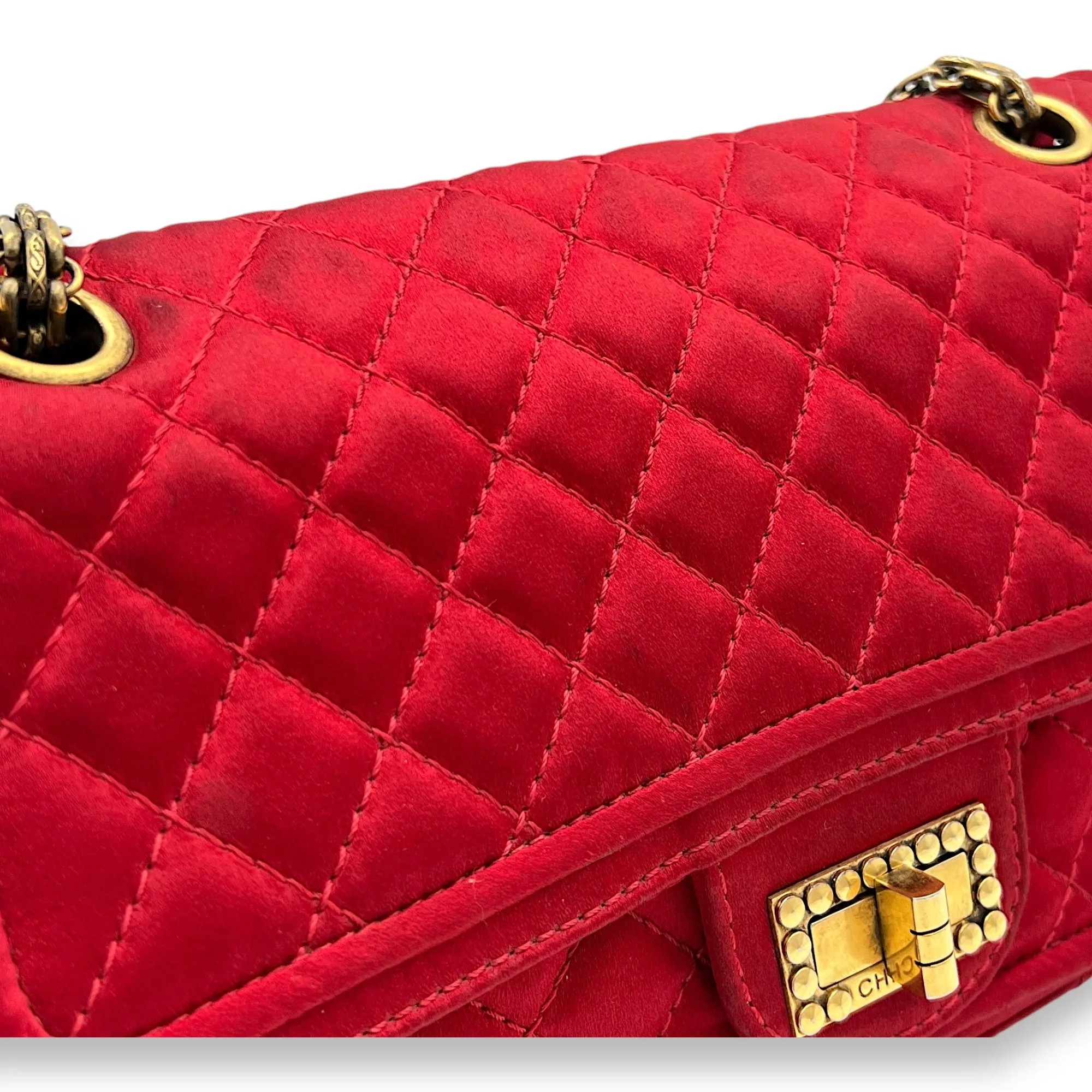 2.55 Reissue 225 Red Shoulder Bag in Satin, Gold hardware