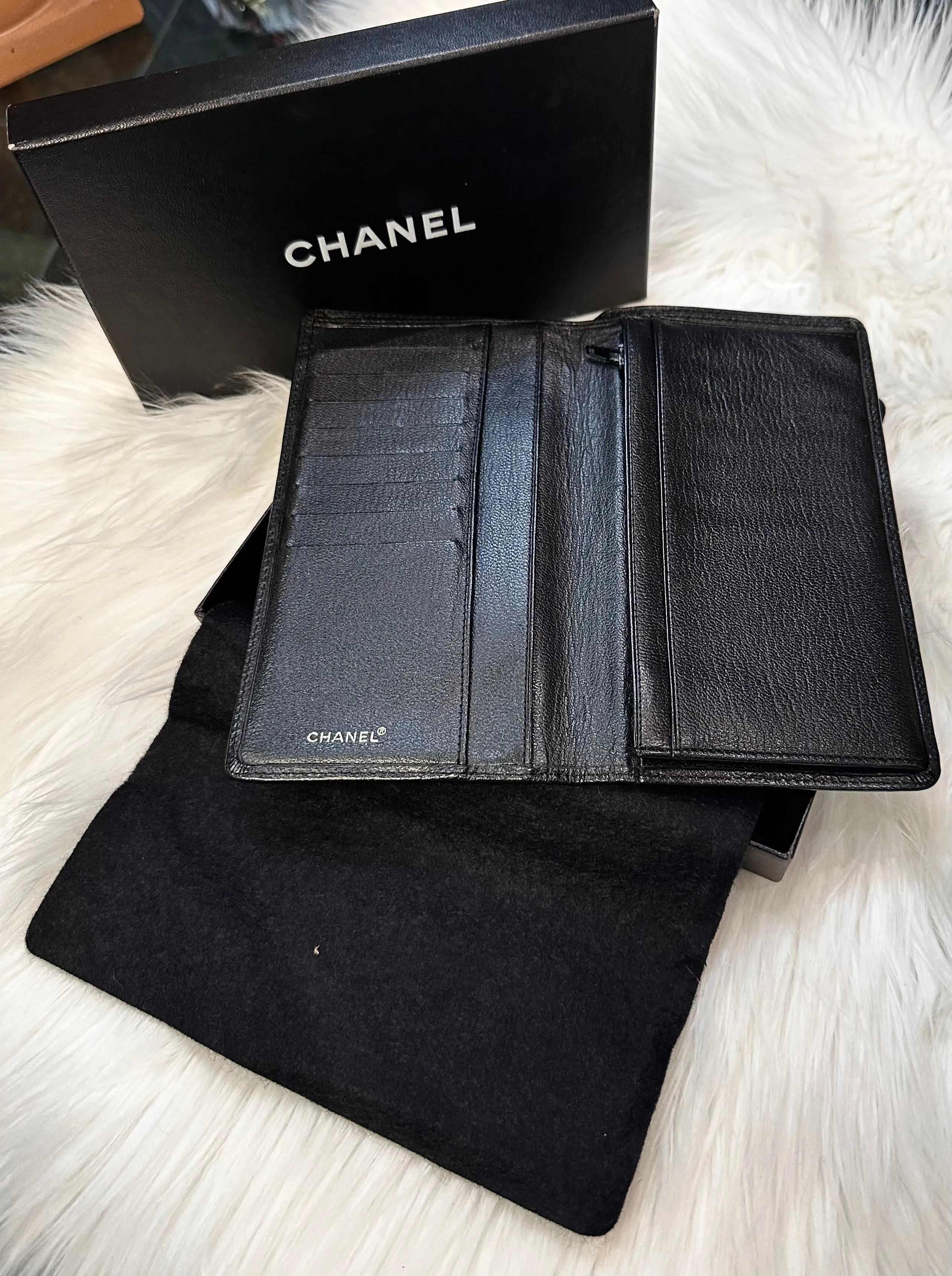 CHANEL CC LOGO LONG WALLET in Black Calfskin Leather (pre owned)