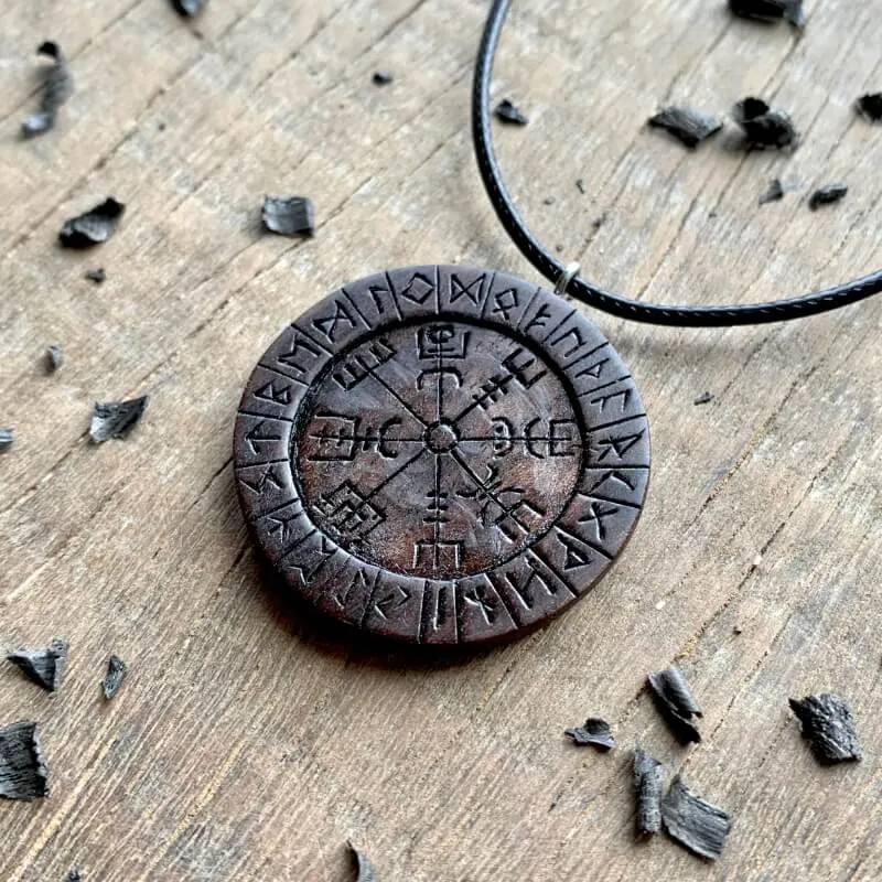 Colgante de runas Vegvisir de madera única tallada a mano