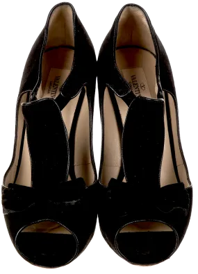 Valentino Garavani Italy. Black Suede T Strap Pumps SZ 8 IT38